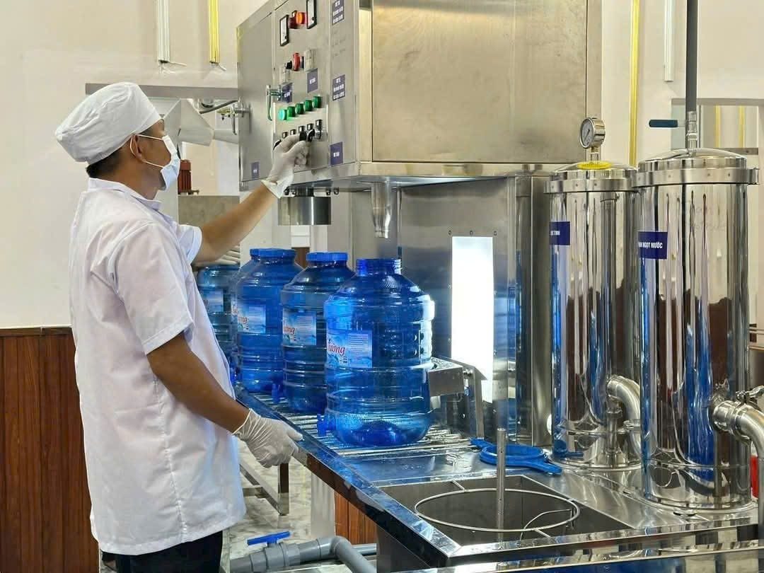 Súc rửa và chiết rót bình